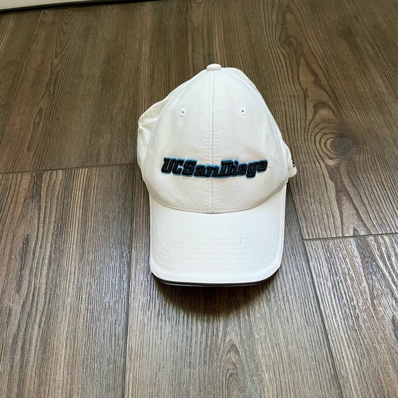 Adidas White Cap with Logo - Picture 10 of 10